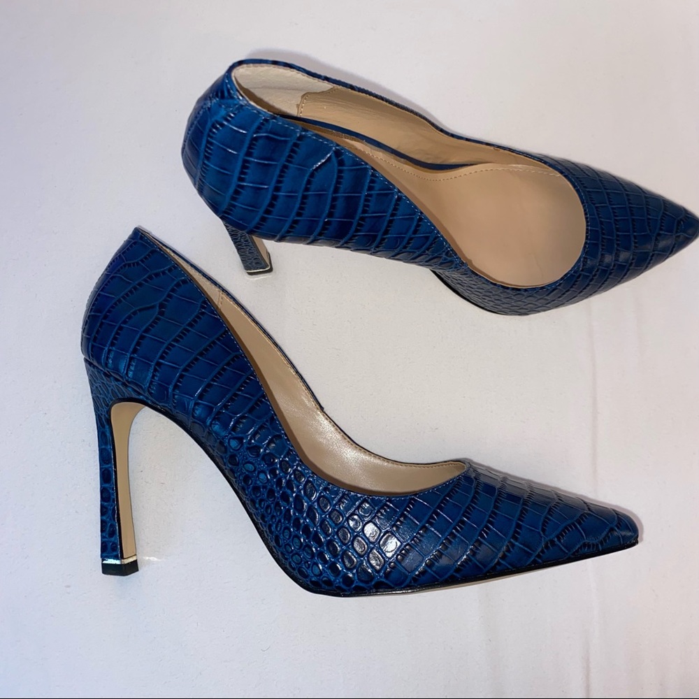 White House Black Market Blue Snakeskin Pumps 7.5